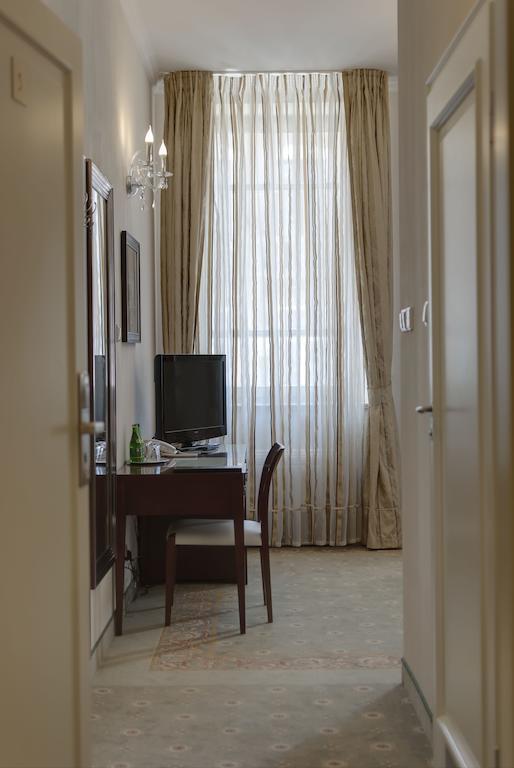 Hotel Willa Hueta Kielce Quarto foto