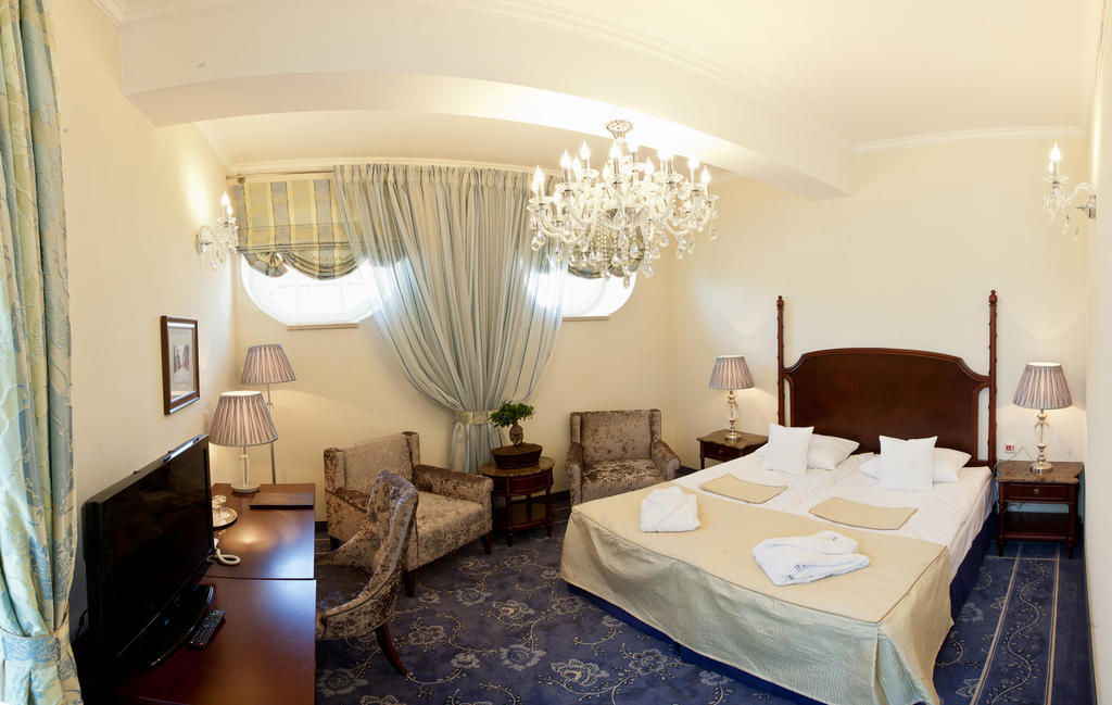 Hotel Willa Hueta Kielce Quarto foto